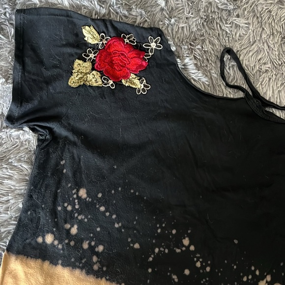 Grunge off shoulder tee M embroidered roses oversized splatter destroyed punk 🥀 - Picture 3 of 9